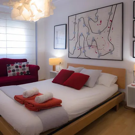 Apartment Luminoso. Comodo. Acogedor. Wifi. Junto A Ave