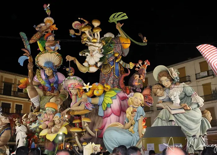 Luminoso. Comodo. Acogedor. Wifi. Junto A Ave バレンシア